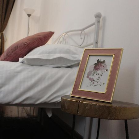 Texas House Guest House โนวาชิ-สเตรยนี ภายนอก รูปภาพ