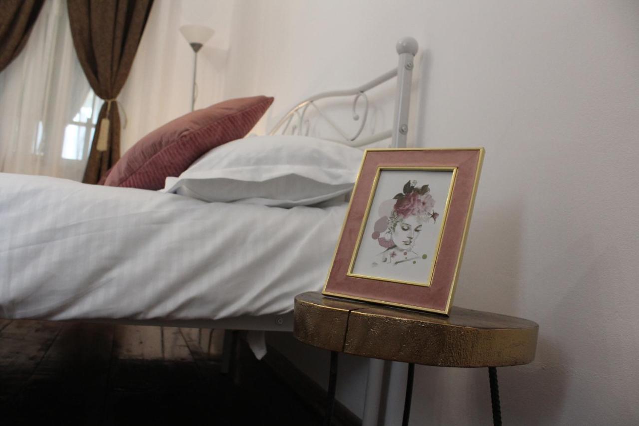 Texas House Guest House โนวาชิ-สเตรยนี ภายนอก รูปภาพ